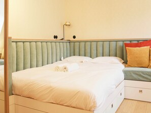 WiFi, bed sheets