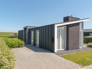 House | Exterior - House in Zeeland Near the Dyke (Wemeldinge)