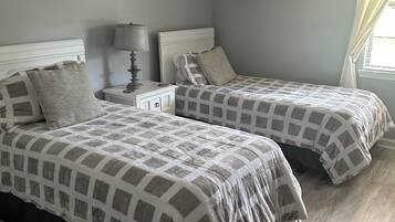 3 bedrooms, in-room safe, desk, iron/ironing board