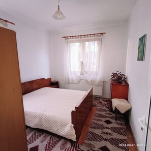 2 chambres, fer et planche à repasser, Wi-Fi gratuit, draps fournis