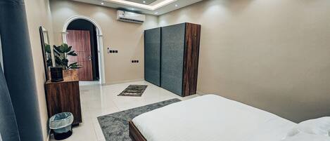 Iron/ironing board, free WiFi, bed sheets