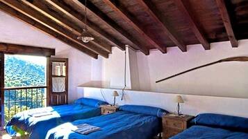 Cottage | 5 bedrooms, individually furnished, iron/ironing board, bed sheets