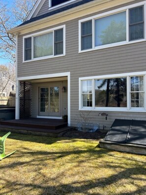 Exterior - 89 Shorewood -Falmouth Waterfront Getaway- pet friendly! Fire pit & water views! (Falmouth)