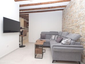 Apartment, Patio | Living area | 60-cm flat-screen TV with satellite channels - Apartment Ester (Rovinj)