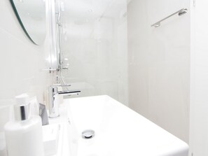 Apartment, Patio | Bathroom | Shower, hair dryer, towels, toilet paper - Apartment Ester (Rovinj)