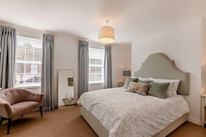 4 bedrooms, free WiFi, bed sheets