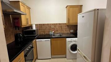 Fridge, microwave, oven, coffee/tea maker