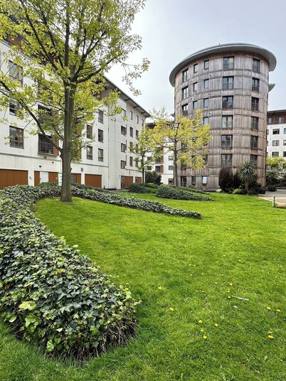 Cozy Modern Flat w Garden View in Dublin Central