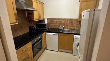 Fridge, microwave, oven, coffee/tea maker