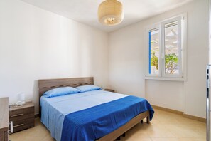 3 chambres, fer et planche à repasser