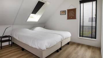 5 bedrooms, individually furnished, bed sheets