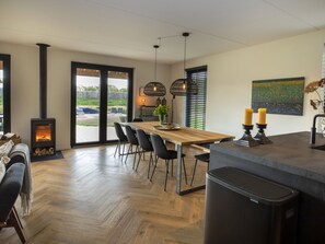 Villa | Dining - Beautiful Villa on the Water in Friesland (Sint Nicolaasga)