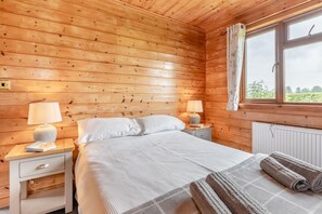 2 bedrooms, iron/ironing board, travel cot, free WiFi