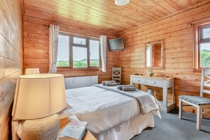 2 bedrooms, iron/ironing board, travel crib, free WiFi - 2 Bed in Somerton (oc-w29203) (Somerton)