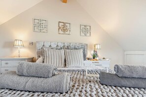 4 bedrooms, iron/ironing board, free WiFi, bed sheets - 4 Bed in Torrington (oc-s29223) (Great Torrington)