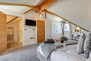 4 slaapkamers, een strijkplank/strijkijzer, gratis wifi, beddengoed