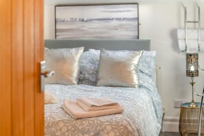 2 bedrooms, iron/ironing board, travel crib, free WiFi