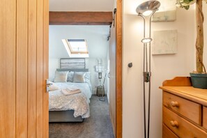 2 bedrooms, iron/ironing board, free WiFi, bed sheets - 2 Bed in Horns Cross (oc-l29271) (Buck's Mills)