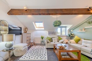TV - 2 Bed in Horns Cross (oc-l29271) (Buck's Mills)