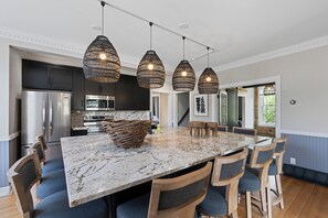 Fridge, microwave, oven, stovetop - The Egg Harbor Haven - Downtown Egg Harbor / Sleeps 12! (Egg Harbor)