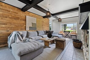 Smart TV, fireplace - The Egg Harbor Haven - Downtown Egg Harbor / Sleeps 12! (Egg Harbor)