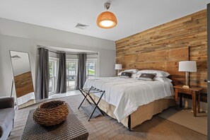 4 室のベッドルーム、WiFi (無料)、ベッドシーツ