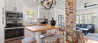 Historic Hill Street Home - Heart of Fish Creek!