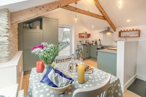 Microwave, oven, dishwasher, cookware/dishes/utensils - 1 Bed in Mortehoe (oc-r29219) (Woolacombe)