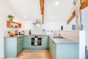 Microwave, oven, dishwasher, cookware/dishes/utensils