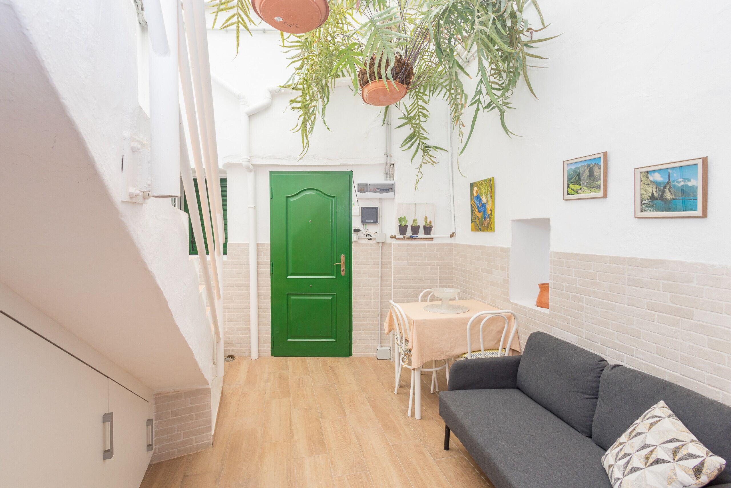 المنشأة من الداخل