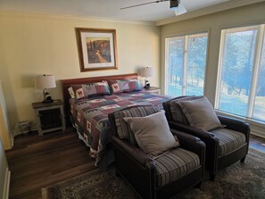 4 habitaciones, escritorio y tabla de planchar con plancha 