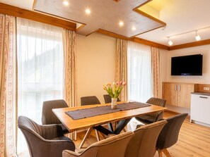Apartment | Dining