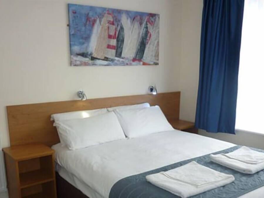 Deluxe dubbelrum - 1 dubbelsäng - icke-rökare - utsikt mot staden | Strykjärn/strykbräda och gratis wi-fi