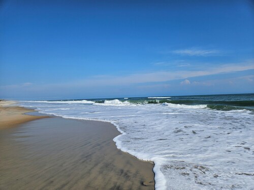 Isle Be Back Coastal Cottage, Private, heated, indoor pool