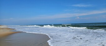 Isle Be Back Coastal Cottage, Private, heated, indoor pool