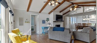 Isle Be Back Coastal Cottage, Private, heated, indoor pool