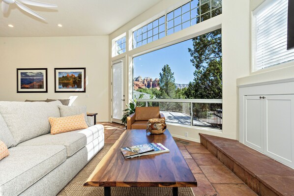 Smart TV, fireplace, books - Luxury West Sedona Home - close to hiking trails with a view of Coffee Pot (Sedona)