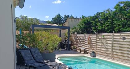 Charmante Maisonnette en Provence Avec Piscine