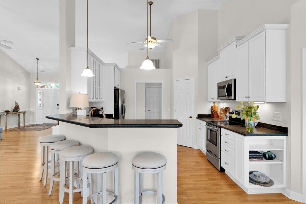 Mikroaaltouuni, uuni, liesi, astianpesukone