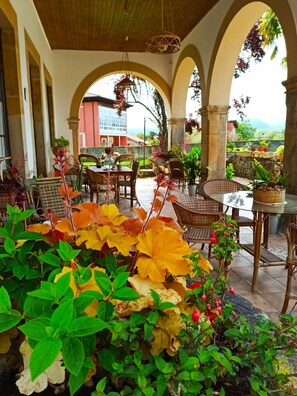 Terrace/patio - LA VENTA DE MIYARES - CASA DE INDIANOS (Pilona)