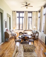 Smart TV 32 polegadas com canais a cabo