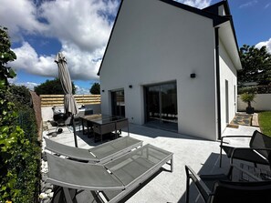 Outdoor dining - Maison Ker-ria Avec SPA (Locoal-Mendon)