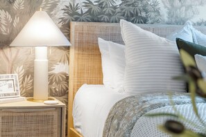 1 bedroom, desk, iron/ironing board, travel cot - Creekside Escape (Branson)