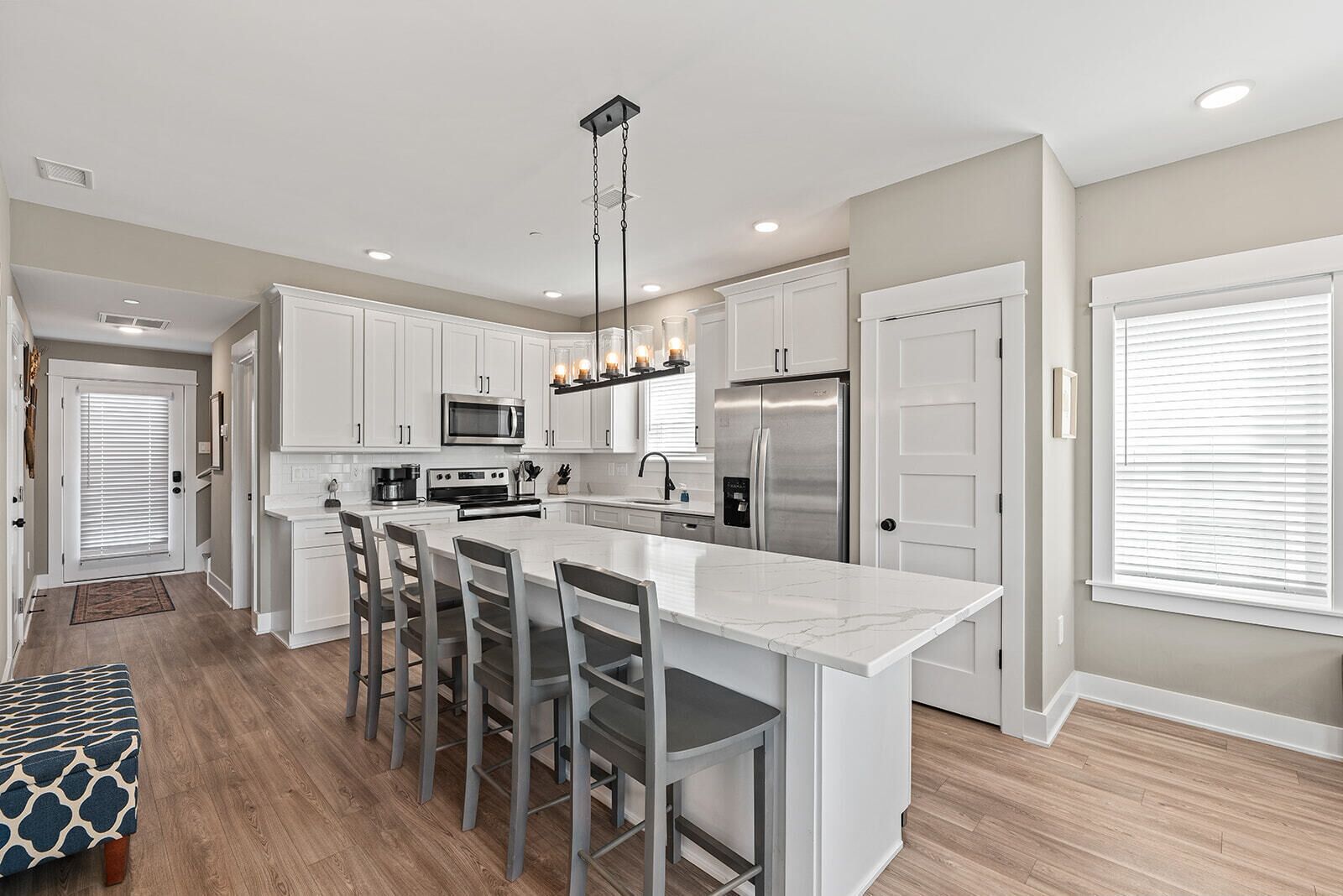 冰箱、微波炉、烤箱、炉灶