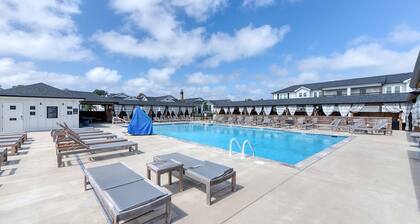 Brand New 3 Bed, Pet Friendly, Steps to the Beach!