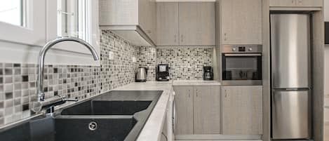 Fridge, oven, dishwasher, coffee/tea maker