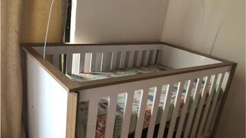 1 bedroom, WiFi (free), bed sheets
