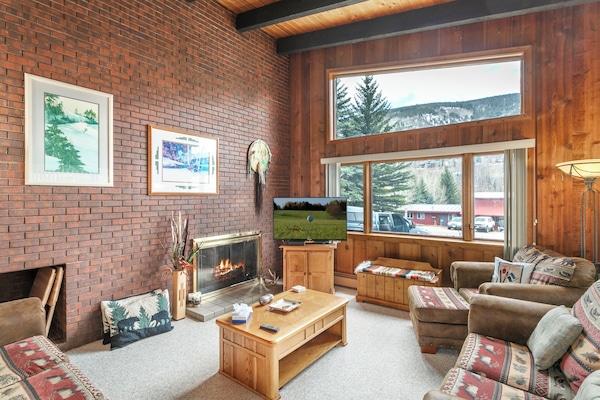 Una Smart TV, una chimenea