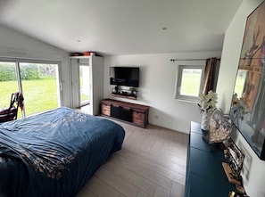 5 bedrooms, WiFi, bed sheets