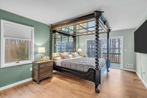 5 bedrooms, iron/ironing board, WiFi, bed sheets